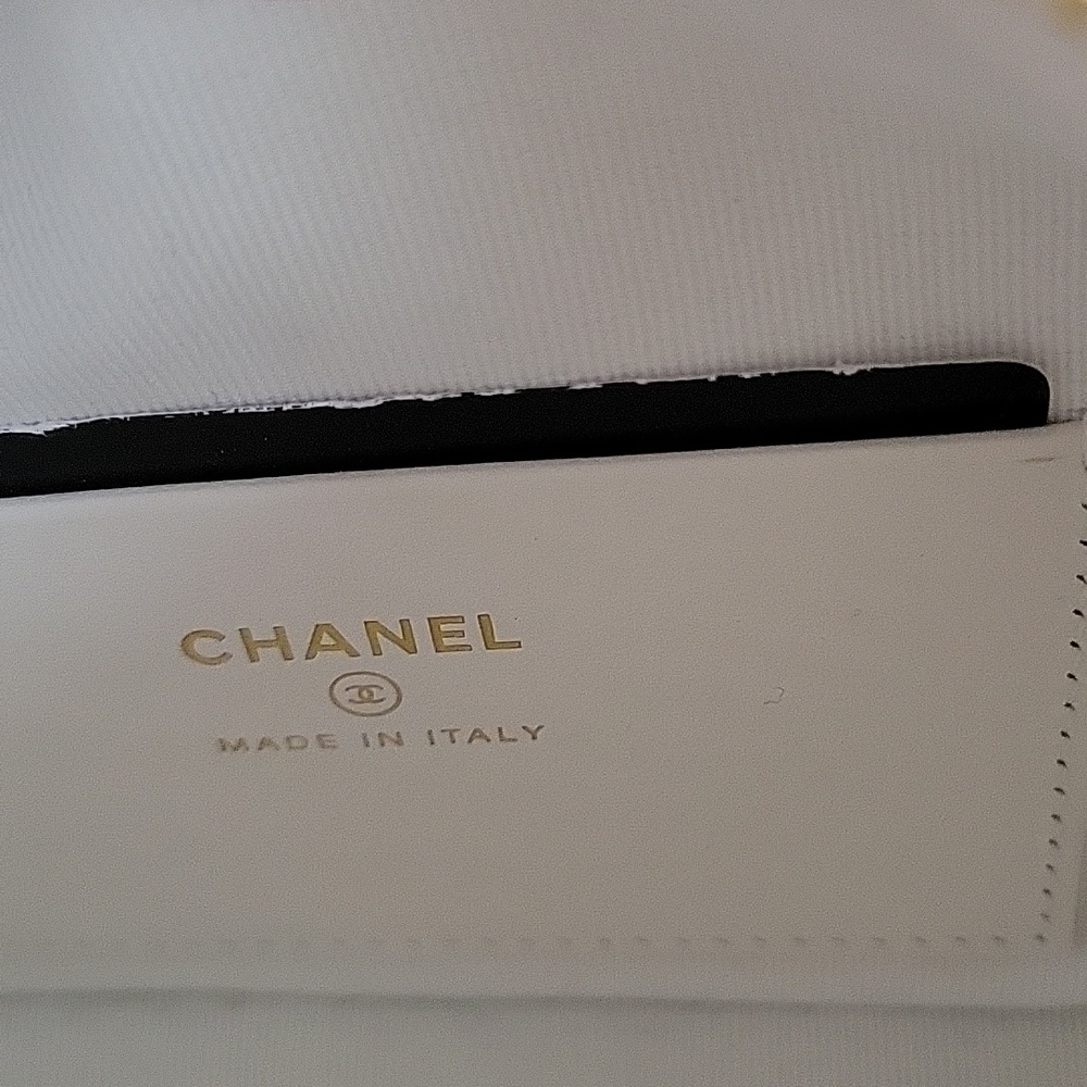 Chanel Ivory Quilted Clutch on Chain - Picture 8 of 9